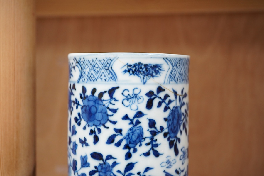 An early 20th century Chinese blue and white sleeve vase, 18th century plate and bowl, tallest 24.5cm